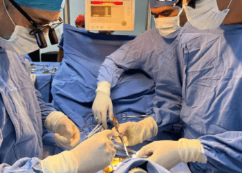 En Coahuila, realizan con éxito primer cirugía a corazón abierto a neonato