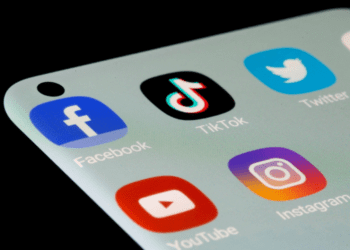 Demandan a TikTok por presunto daño a salud mental de los niños