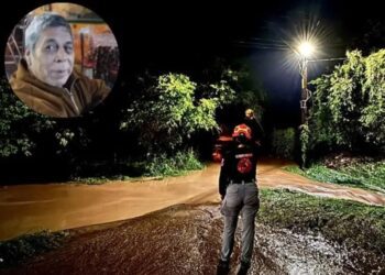 Abuelito muere al ser arrastrado por la corriente camino al doctor