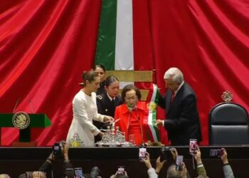 Claudia Sheinbaum elogia a López Obrador en su primer discurso como presidenta