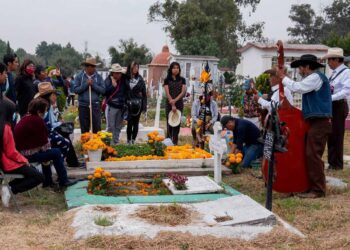 En Iztapalapa, prohíben entrar con armas y bebidas alcohólicas a los panteones