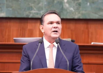 Grupo armado roba camioneta de diputado en Culiacán