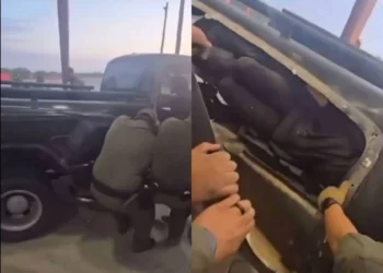 Encuentra migrantes escondidos en chasis de camioneta