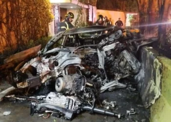 Se quema BMW en Reforma