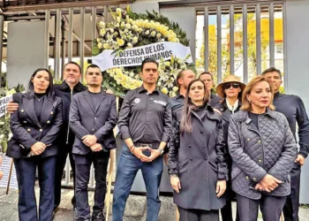 Líderes del PAN realizan protesta simbólica contra la reelección de Rosario Piedra en CNDH