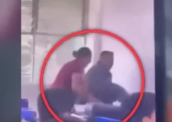 Padres agreden a maestra de preparatoria en Naucalpan tras reprobar a su hijo