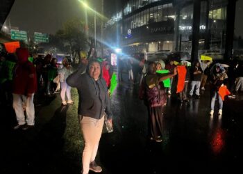 Comerciantes bloquean Periférico Norte, Naucalpan