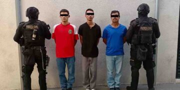 Fuerza Civil de Nuevo León detiene a cuatro personas con armas y drogas