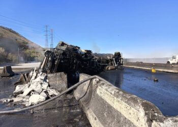 Atienden situación tras explosión de pipa en Atizapán