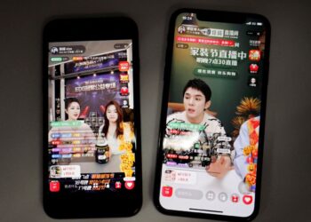 Hombre usa ahorros familiares para que streamer lo salude