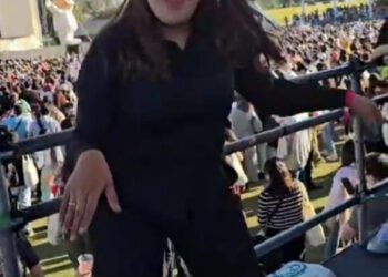 Intérprete de lenguaje de señas triunfa en Simi Fest