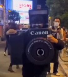 Viral disfraz de cámara que realmente toma fotos