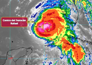 Huracán Rafael cambia su trayectoria y se dirige hacia México