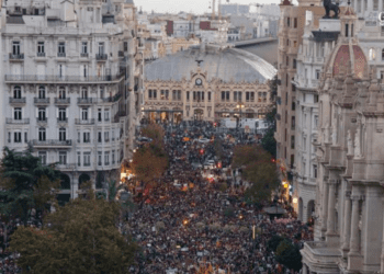Protestas en Valencia: piden la renuncia de autoridades tras crisis por inundaciones