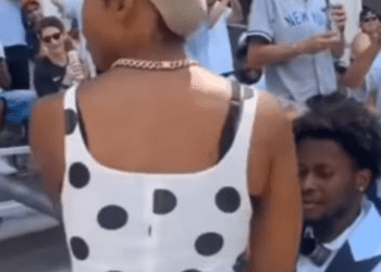 Arrancan peluca a mujer en su propuesta de matrimonio