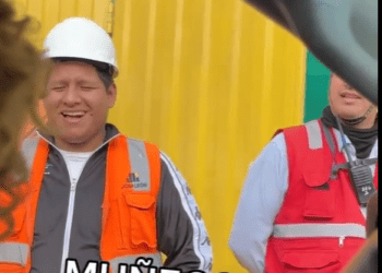 Mujer piropea a hombres en la calle, así reaccionan