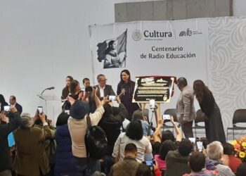 Jenaro Villamil bromea sobre la muerte de Silvia Pinal