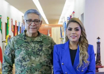 Titular de Marina se reúne con Evelyn Salgado