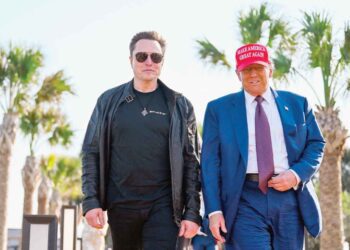Elon Musk avanza hacia la Luna con Trump como espectador