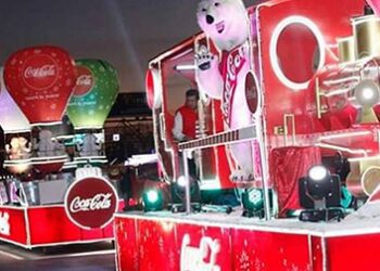Exigen detener la Caravana Navideña de Coca Cola en México