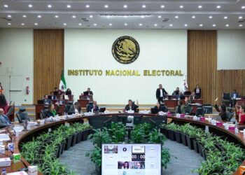INE evalúa amparo contra multa por desacato