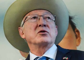 Ken Salazar destaca la cooperación educativa entre México y EU