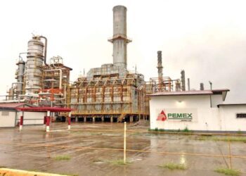 Pemex pagará un único impuesto y aplicará austeridad