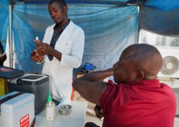 La OMS autorizó la primera vacuna contra la viruela del mono destinada a niños