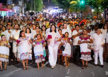 Miles disfrutan en Playa del Carmen segunda noche de misticismo y tradición en las festividades de los Días de Muertos