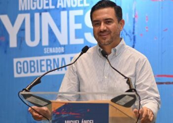 Yunes Linares explota contra conductora en vivo