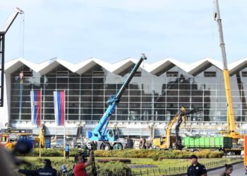 Colapso del techo en una estación de trenes en Serbia deja al menos 12 muertos