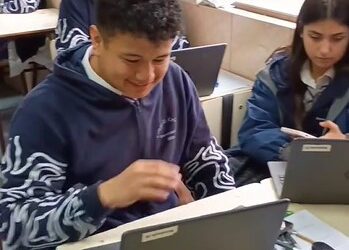 Alumnos ayudan a su maestra a conseguir boleto para concierto de Chayanne