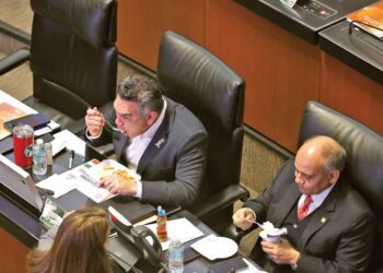 Aprueban que las secretarías asuman funciones de los autónomos