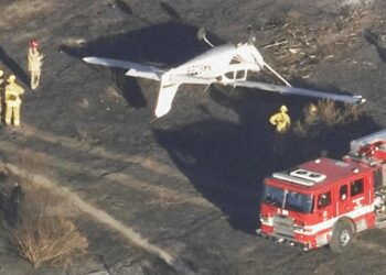 Avioneta se accidenta y queda ‘de cabeza’; piloto leve