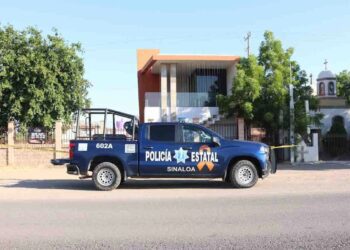 Abandonan tres cuerpos con signos de tortura frente a un panteón en Culiacán