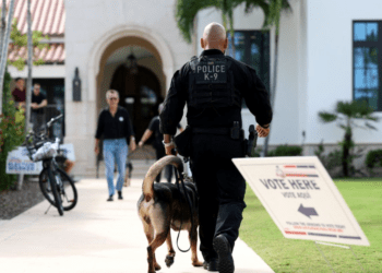 Advierten de falsas amenazas de bomba  en centros de votación de EU