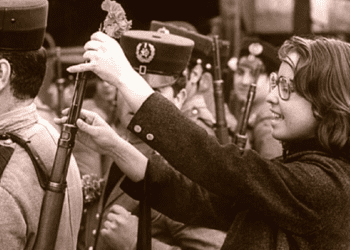 Muere “la dama de los claveles”; símbolo de la revolución en Portugal