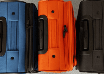 Detienen a hombre que llevaba dos maletas con armas de fuego en un autobús de pasajeros