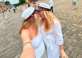 Mochileras mueren envenenadas tras beber alcohol adulterado