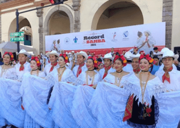 Jarochos rompen un récord bailando ‘La Bamba’