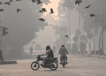 Ciudad en Pakistán registra contaminación 40 veces mayor al límite de la OMS