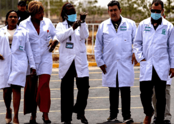 Llegan a México 199 médicos cubanos para trabajar en hospitales del IMSS Bienestar