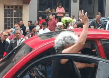 Abuelita se pasa de copas y arrolla a un biker