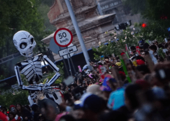 Cierre de tramos en 5 líneas del Metrobús CDMX por desfile de Día de Muertos