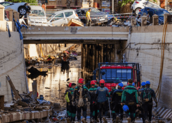 Militares y policías llegan a zonas devastadas por inundaciones en España