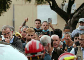 ‘¡Asesinos!’, gritan al rey Felipe y al presidente Pedro Sánchez en Valencia