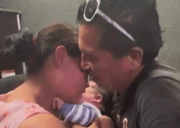 Entregan sano y salvo a niño robado por mujeres en Escobedo