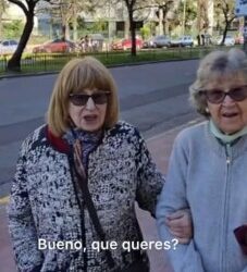 Señoras agreden a joven que les hace cumplido