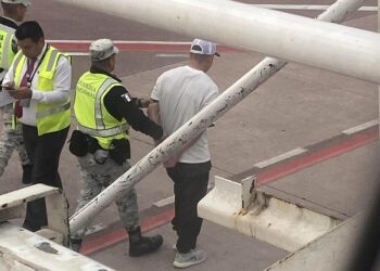 FGR investiga a hombre por intento de desvío de avión hacia EU