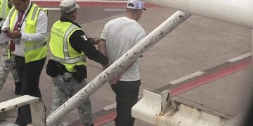 FGR investiga a hombre por intento de desvío de avión hacia EU